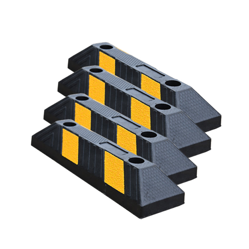 Zware rubberen parkeerstop met reflectoren. Duurzaam, goed zichtbaar en geschikt voor parkeerterreinen, parkeergarages en professionele laadzones.