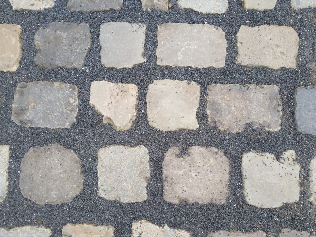 Detail van gebonden voegen tussen waalklinkers