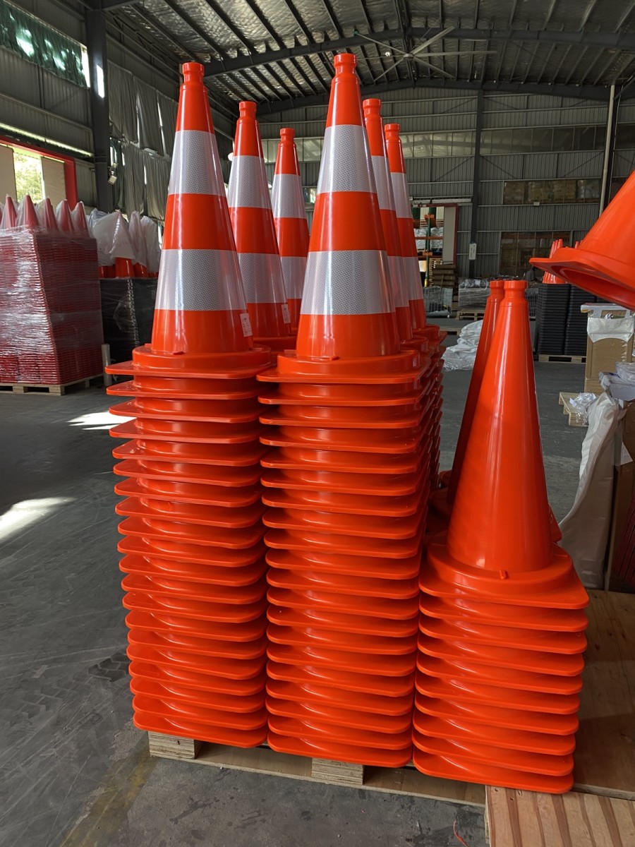 Oranje verkeerskegels van 75 cm op voorraad