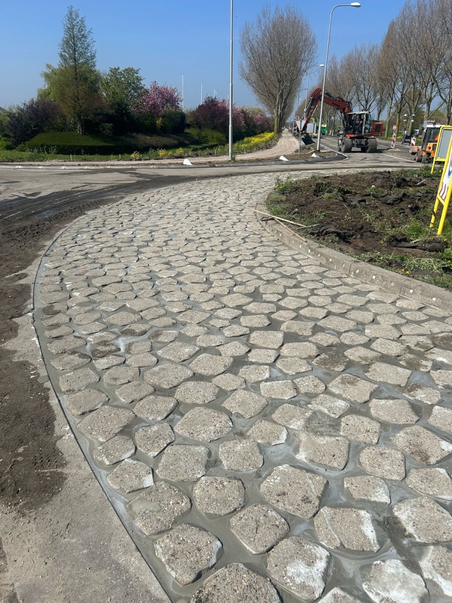 Natuursteenbestrating met aangebrachte voegmortel